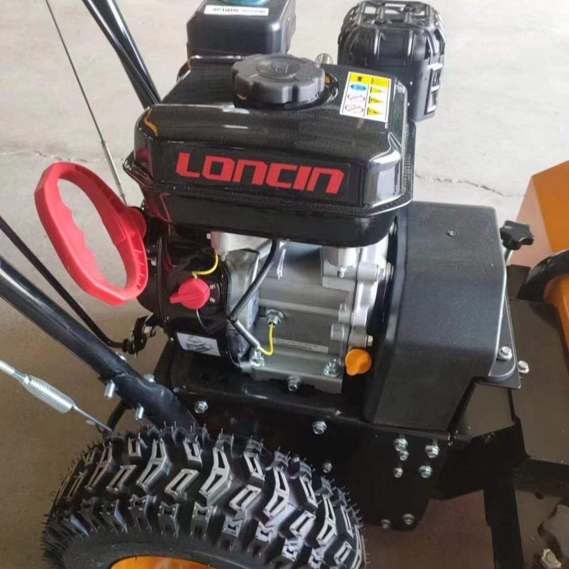 Single-stage snow blower for home use