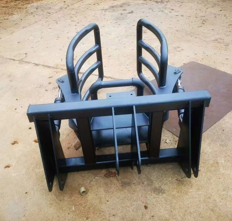 Wheel loader bale clamp for silage handling