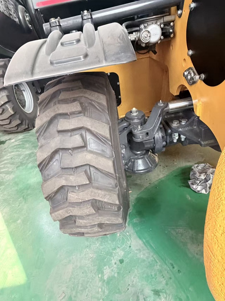 Sunmant 3 ton 4WD telehandler 12-16.5 off-road tire