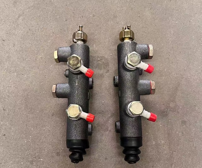 Right hand oil brake master cylinder for Kaiwei KW918, Laigong LG918, Mingyu 918 small loader